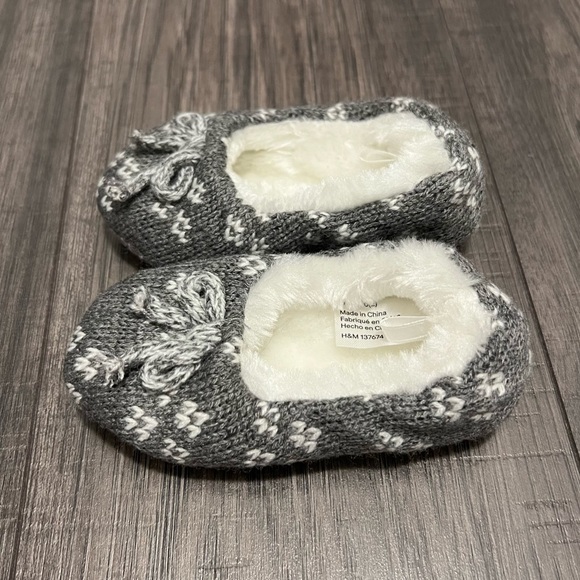 H&M Grey & White Jacquard-Knit Baby Slippers - Picture 5 of 10